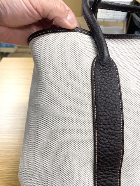 トワルアッシュナチュラルマロンカラーのエルメスガーデンパーティーの全体黄ばみやシミ染み抜きクリーニング事例(１８，９００円税込）2026.03.12