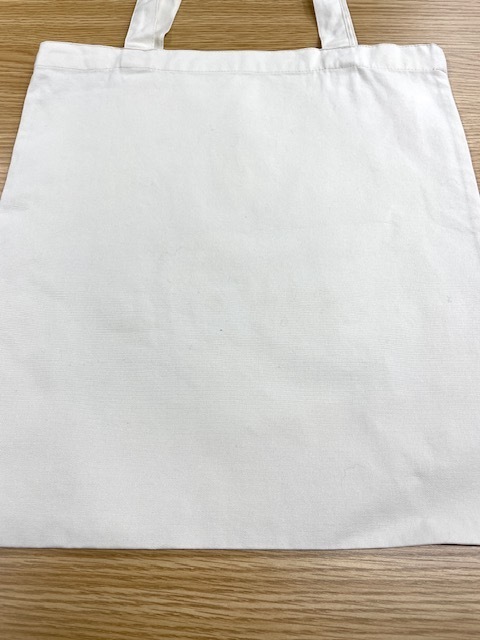 関西万博とキティーのコラボトートバッグに付いたシミがキレイに落ちた染み抜きクリーニング事例(４，９５０円税込）2025.11.17