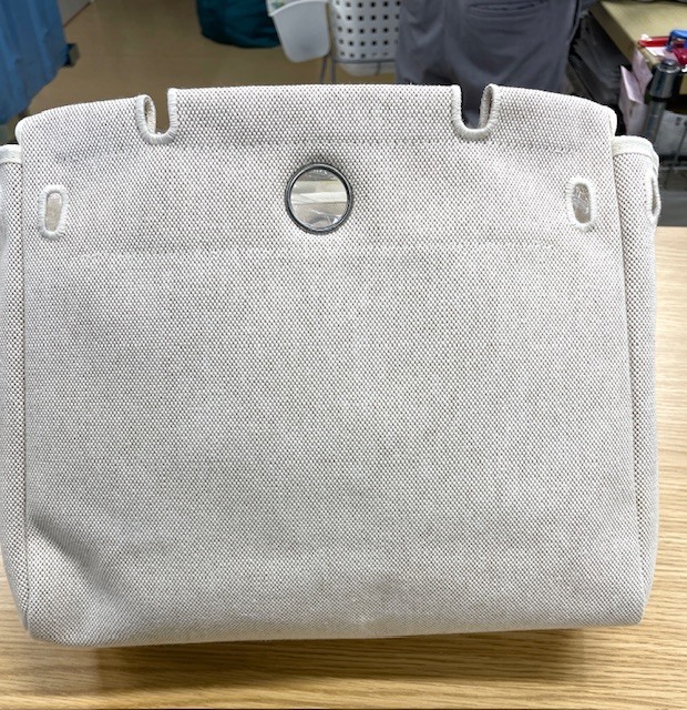 エトゥープカラーエルメスエールバッグのシミがやくすみがキレイに落ちた染み抜きクリーニング事例）(１１，０００円税込）