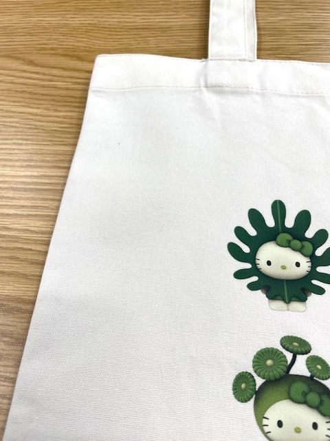 関西万博とキティーのコラボトートバッグに付いたシミがキレイに落ちた染み抜きクリーニング事例(４，９５０円税込）2025.11.17