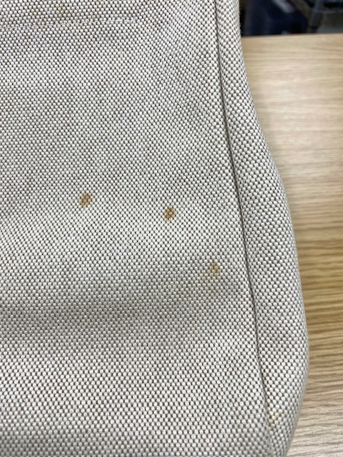 エトゥープカラーエルメスエールバッグのシミがやくすみがキレイに落ちた染み抜きクリーニング事例）(１１，０００円税込）