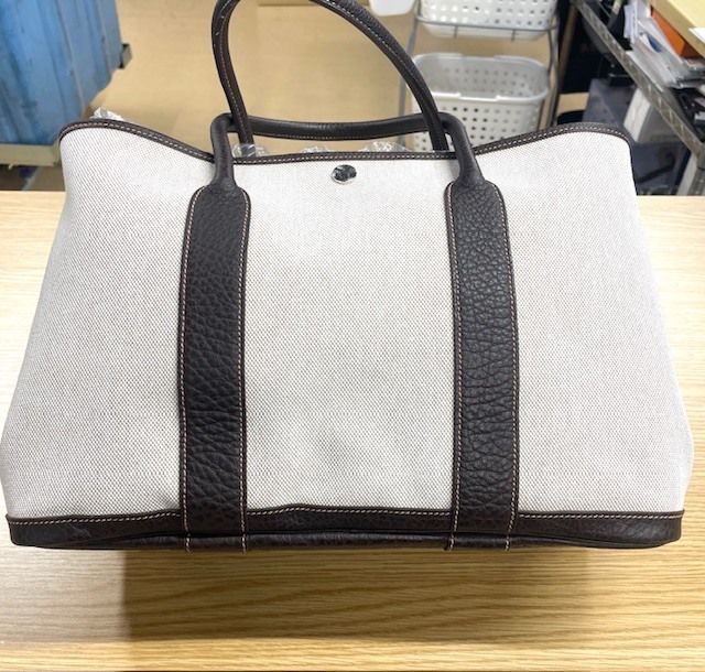 トワルアッシュナチュラルマロンカラーのエルメスガーデンパーティーの全体黄ばみやシミ染み抜きクリーニング事例(１８，９００円税込）2026.03.12