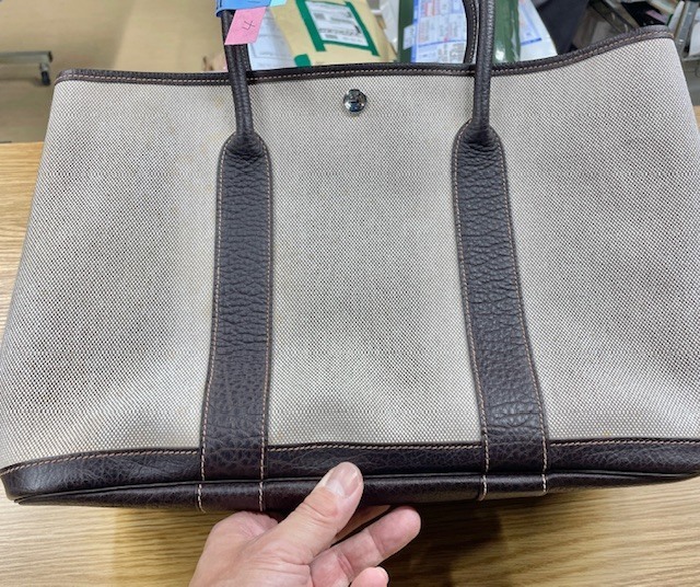 トワルアッシュナチュラルマロンカラーのエルメスガーデンパーティーの全体黄ばみやシミ染み抜きクリーニング事例(１８，９００円税込）2026.03.12