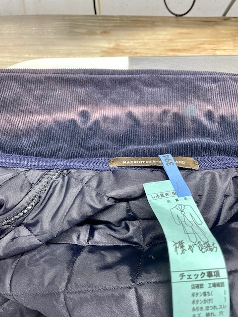 マッキントッシュネイビーキルティングコートの襟部分のコーデュロイ生地の変色が目立たなくなった色修正クリーニング事例(７，７００円税込)2025.11.12