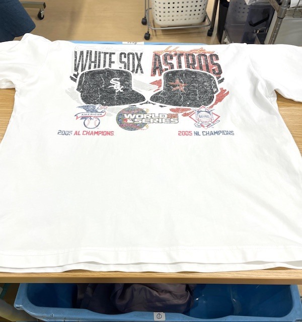 ２００５年ワールドシリーズのプリントがある白いヴィンテージＴシャツの全体色移りの染み抜きクリーニング事例(６，６００円税込)2026.05.20