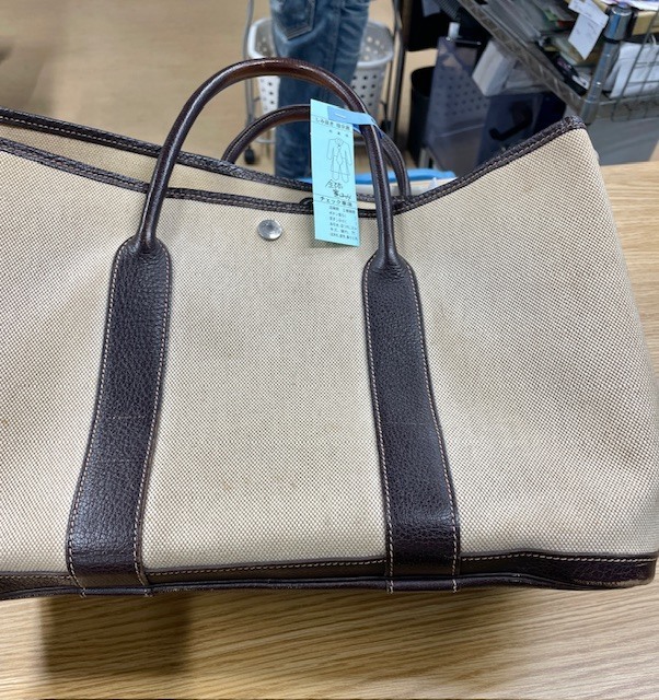 トワルアッシュナチュラルカラーのエルメスガーデンパーティーのシミや全体黄ばみがキレイに落ちた染み抜きクリーニング事例(１９，８００円税込)2026.06.27