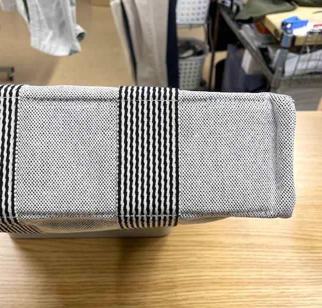 トワルアッシュ生地エトゥープカラーのエルメスフールトゥーのシミや全体くすみが綺麗になった染み抜きクリーニング事例（１６，５００．税込）2026.04.25