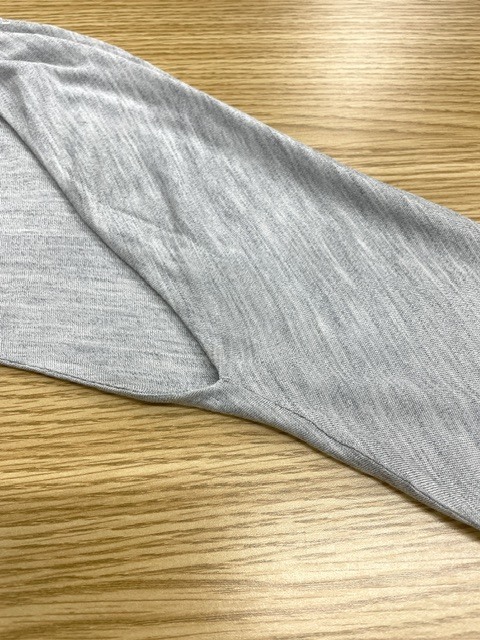【事例紹介】脇などの汗による黄ばみが綺麗になったエルメスシルクグレーニットの染み抜きクリーニング事例(３，９６０円)2026.10.07