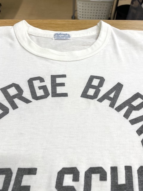 george barr's umpire schoolプリントの丸胴 白ヴィンテージTシャツの全体黄ばみやシミがキレイに落ちた染み抜きクリーニング事例（７，７００円税込）2026.07.04