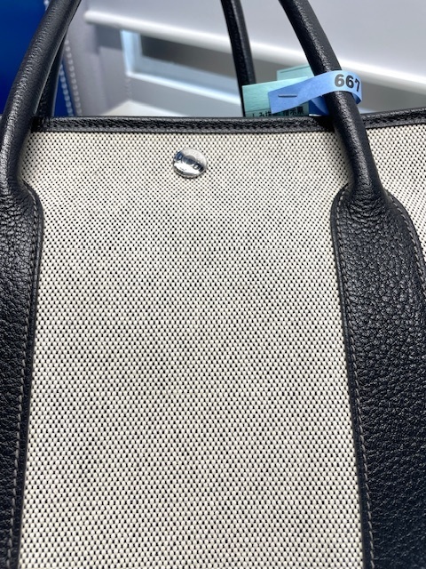 エルメスガーデンパーティーの全体黄ばみがキレイに落ちた染み抜きクリーニング事例（１６，５００円税込）/2025/07/07