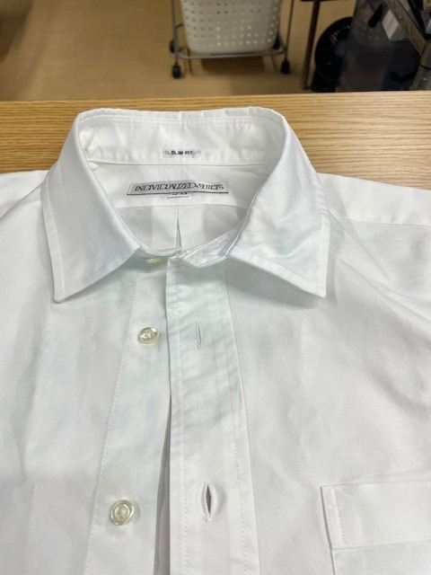 真っ白なシャツの青い色移りがキレイに落ちた染み抜きクリーニング事例(５，５００円税込）2026,08.05