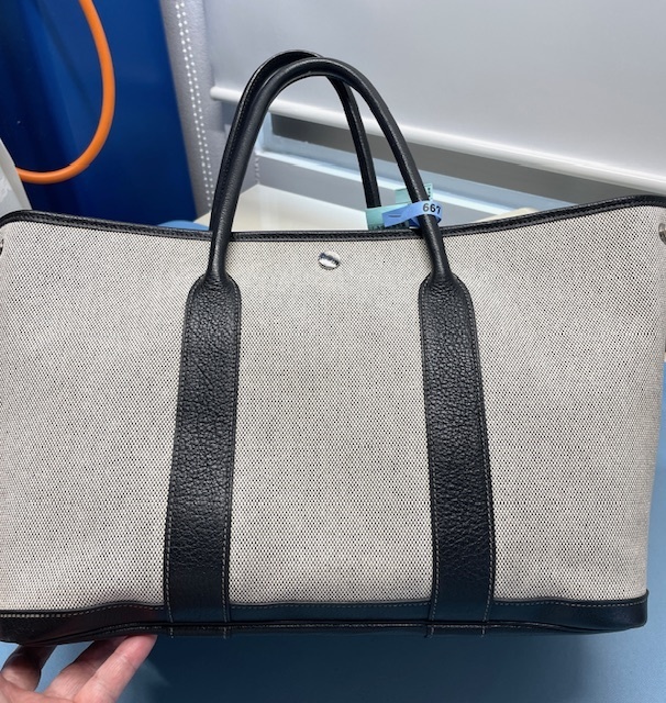 エルメスガーデンパーティーの全体黄ばみがキレイに落ちた染み抜きクリーニング事例（１６，５００円税込）/2025/07/07