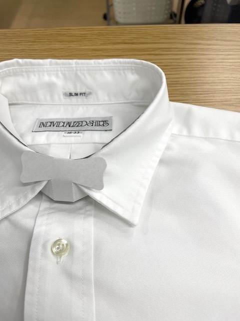 真っ白なシャツの青い色移りがキレイに落ちた染み抜きクリーニング事例(５，５００円税込）2026,08.05