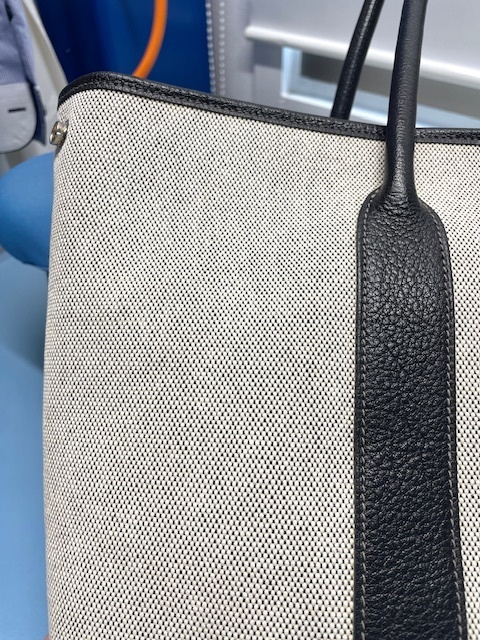 エルメスガーデンパーティーの全体黄ばみがキレイに落ちた染み抜きクリーニング事例（１６，５００円税込）/2025/07/07