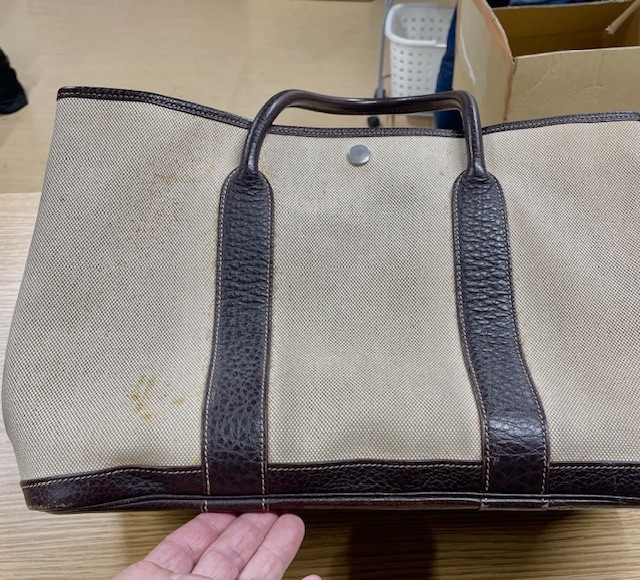 ナチュラルマロンカラーのエルメスガーデンパーティーの全体黄ばみやカビシミがキレイに落ちた染み抜きクリーニング事例(１６，５００円税込)2026.01.23