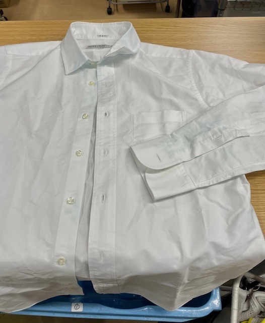 真っ白なシャツの青い色移りがキレイに落ちた染み抜きクリーニング事例(５，５００円税込）2026,08.05