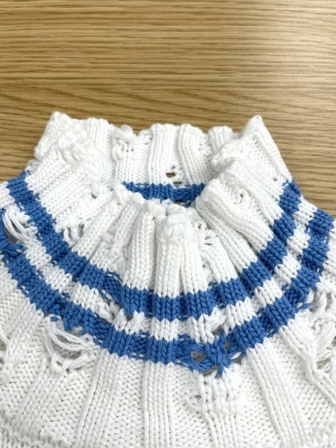 MARNIの白いコットンハイネックニットの襟周り黄ばみ染み抜きクリーニング事例(2,860円税込)2026.09.19