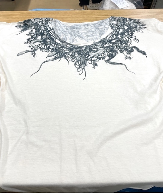 白いTシャツの全体カビシミがキレイに落ちた染み抜きクリーニング事例（４，９５０円（税込み）2025.08.20