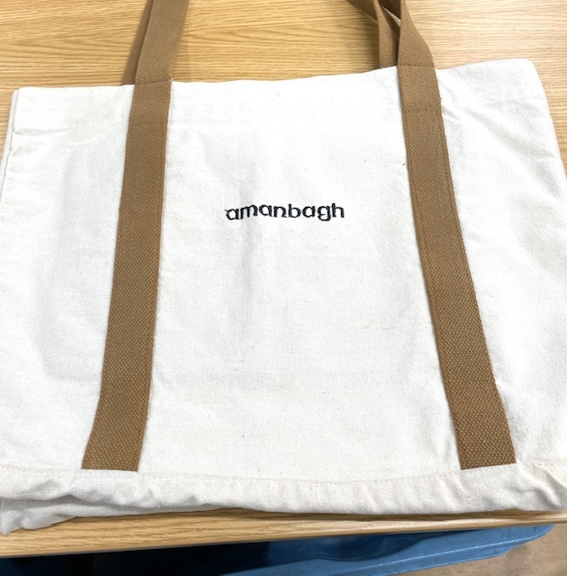 赤ワインが広範囲に飛び散ってしまった白いコットントートバッグが綺麗になった染み抜きクリーニング事例(６，６００円）2025.10.08