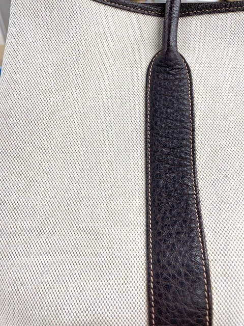 ナチュラルマロンカラーのエルメスガーデンパーティーの全体黄ばみやカビシミがキレイに落ちた染み抜きクリーニング事例(１６，５００円税込)2026.01.23