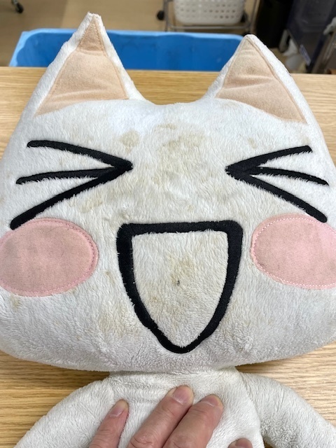 白いぬいぐるみの全体汚れの染み抜き事例 （6，600円税込）2025.02.03